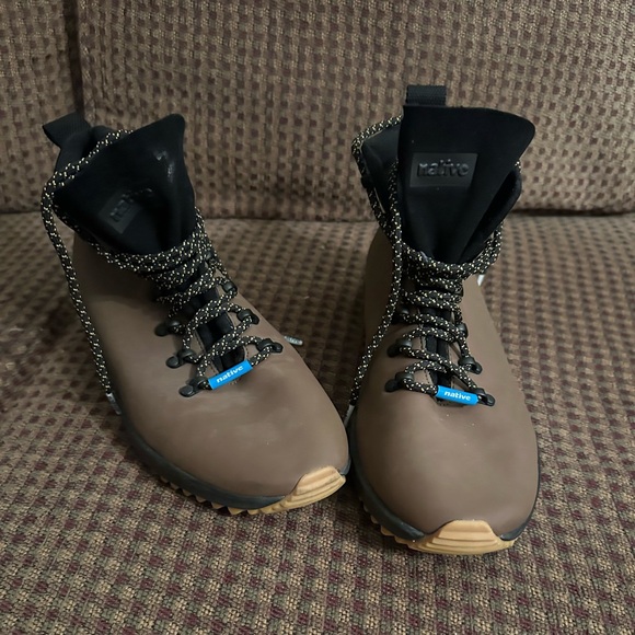 NATIVE-Chucka Style Boots. Sz 9   Keep Your Feet Dry! - Picture 6 of 6